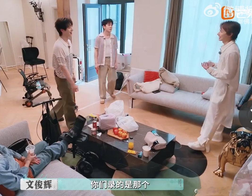 文俊辉 前脚抢货后脚卖货我真的会疯！看文俊辉在《捕风捉影》里冷着脸搞侦查，转头在