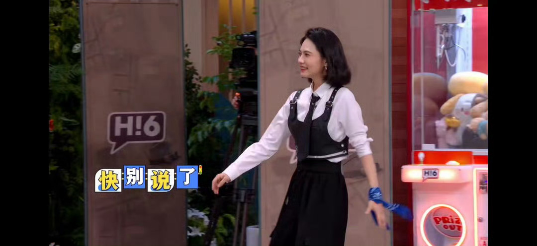 姜珮瑶试图用技术问题迷惑对方 姜珮瑶在游戏里完全发挥了演员能力，一次次表演“差点