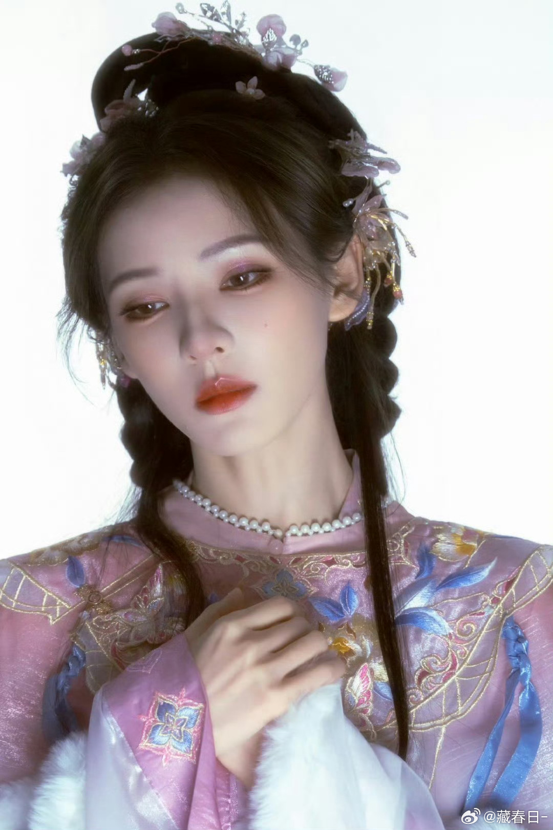 张予曦实在太美了张予曦[超话] 美的好像画里走出来的一样，张予曦你就这样权威！ 