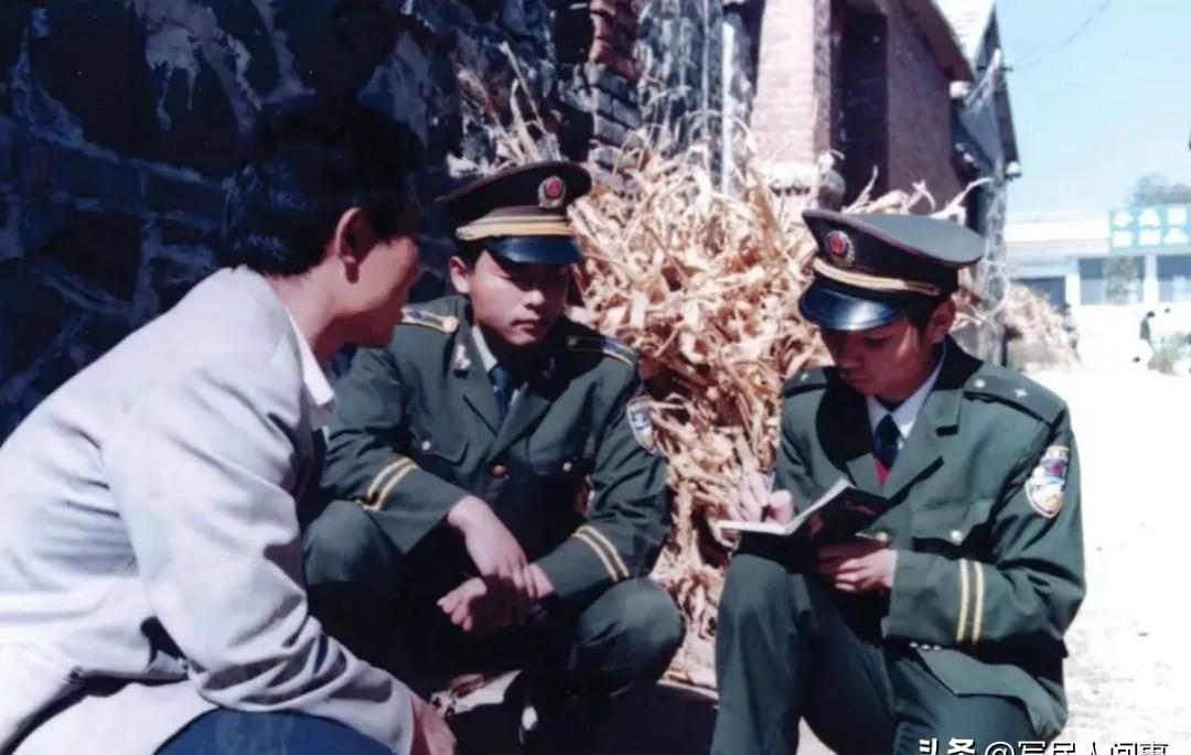 这事发生在1999年夏天，兴化水网密布，查案全靠腿、眼和脑子。
没人拍胸脯说一定