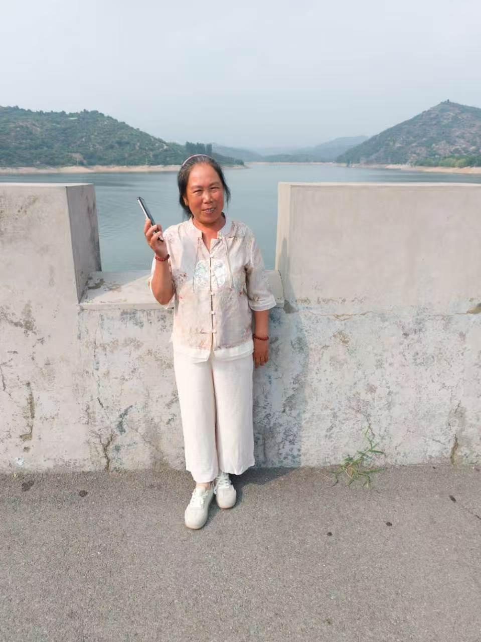 晒图笔记大赛去上官湖游玩，在湖边美美的拍了几张湖边的照片，湖边的小凉风吹来，真的