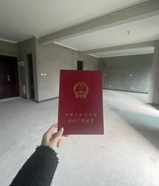 这个可是个关乎钱包的大问题！房子的涨跌，其实背后是有一套清晰的逻辑和铁律的，看懂