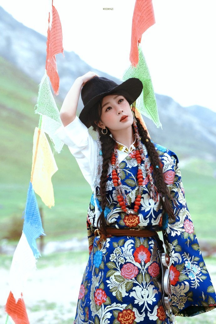 杨紫玉兰花开君再来 💜杨紫董竹君 “春天到了总会有雨，秋天到了总会有风，而你也