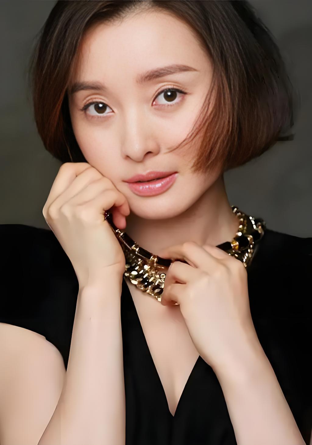 吴越已经50多岁了，至今没有结婚，但是她说过的一句话最近很火：一个人值不值得爱，