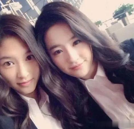 刘亦菲和她的替身，长的像不像？#刘亦菲#