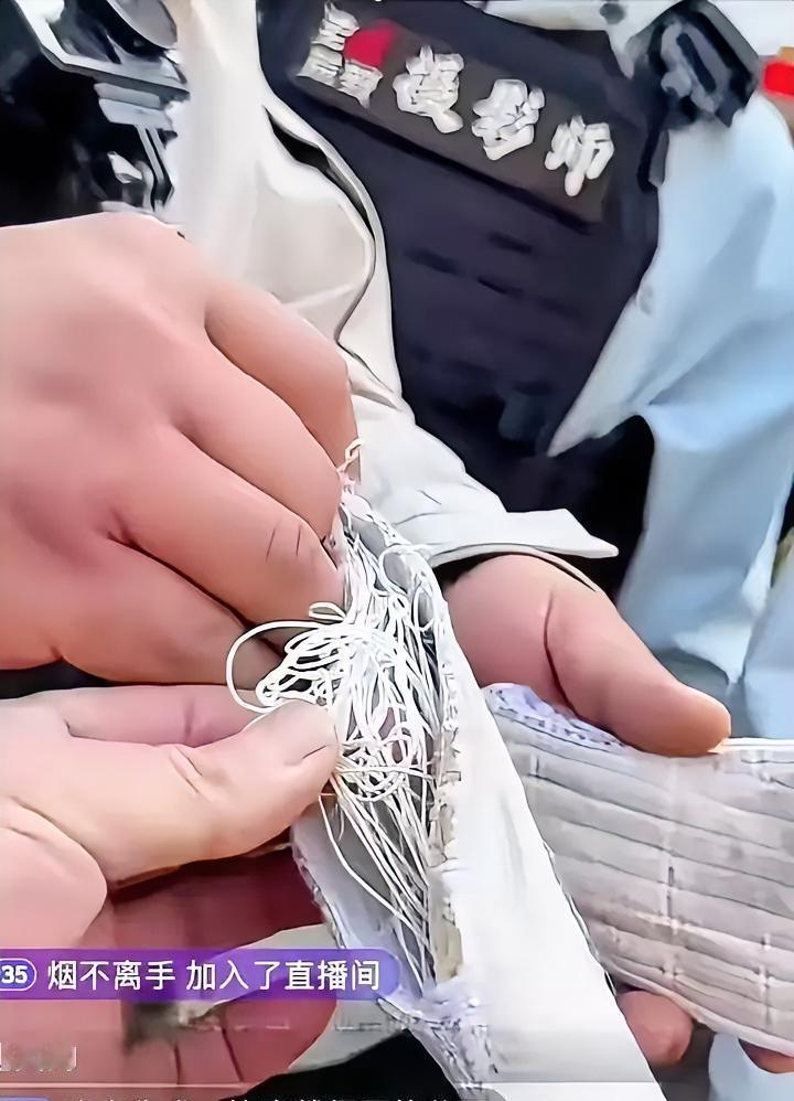 老中医还没进决赛场地就因为鞋垫里面的细线被红牌退赛！
我觉得这次老中医有点冤，应