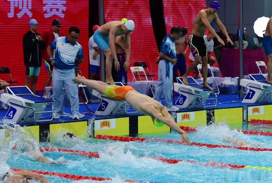 终于完成了全运会游泳比赛首日比赛，杨哥的收获可谓。第一，先恭喜杨哥拿到了全运会4