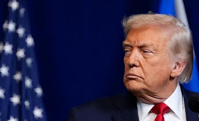 特朗普根本就不是美国的实际掌权者！
 
这三大势力深度控制了美国的政治、舆论、文