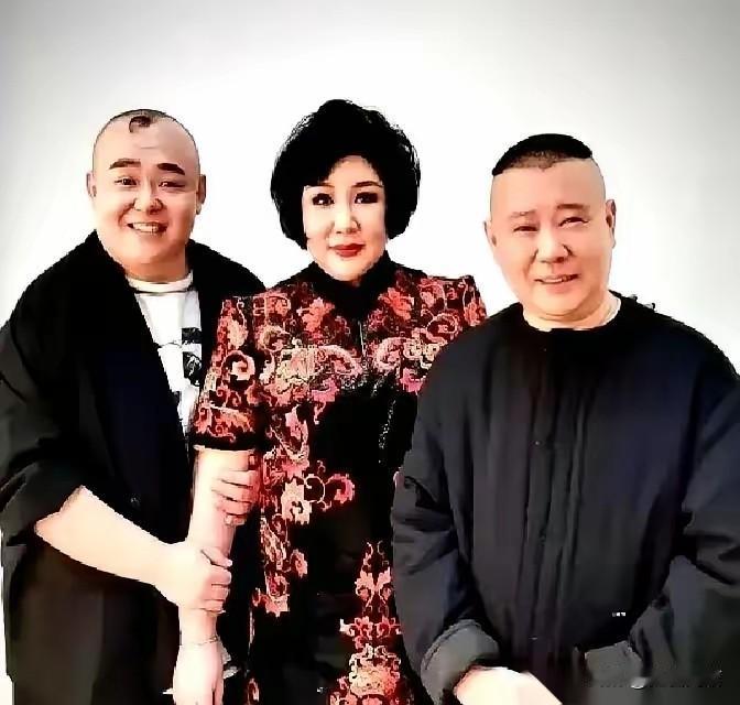 杨鹤通到底犯了什么错，被德云社撤职软封杀？
 
德云社鹤字科元老杨鹤通，曾经身兼