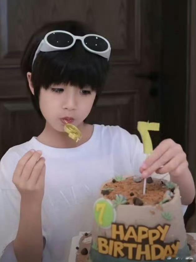 麦迪娜姜潮7岁儿子颜值娱乐圈这碗饭能吃 