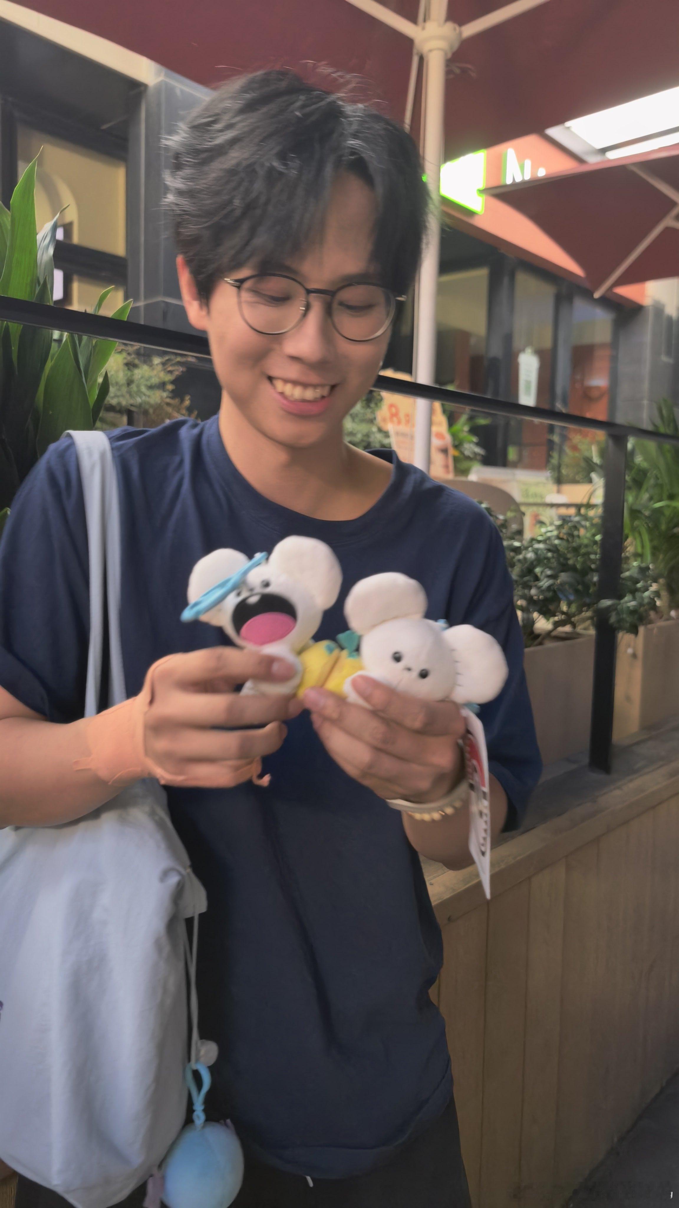 今晚夜雨他时是神级好看的，晚点re一下。这条是夸夸小叶sd[泪]签票时他cue说