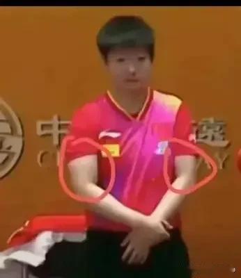 看到这张照片吓人一跳  真是不敢相信——
国乒的水有这么深；
饭圈的水有这么浑；