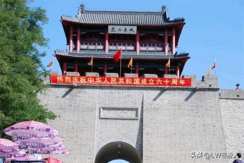 丹东虎山长城是国家级鸭绿江风景名胜区的重要景区、国家AAAA级景区。
 
虎山长