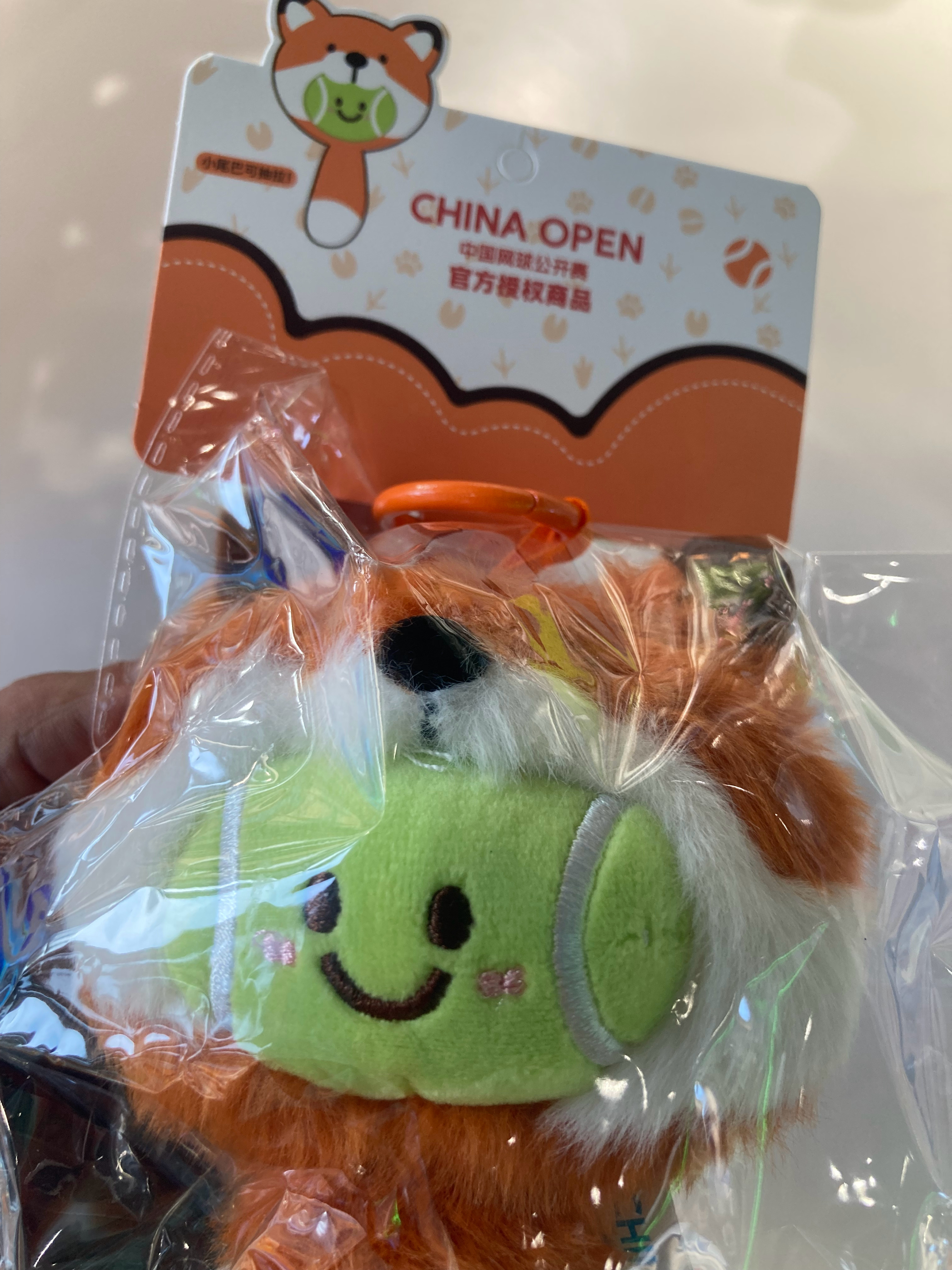 在陈老师的微博抽奖中了一个中网挂件，网球脸的小狐狸🦊，感谢陈老师。今天中网开打
