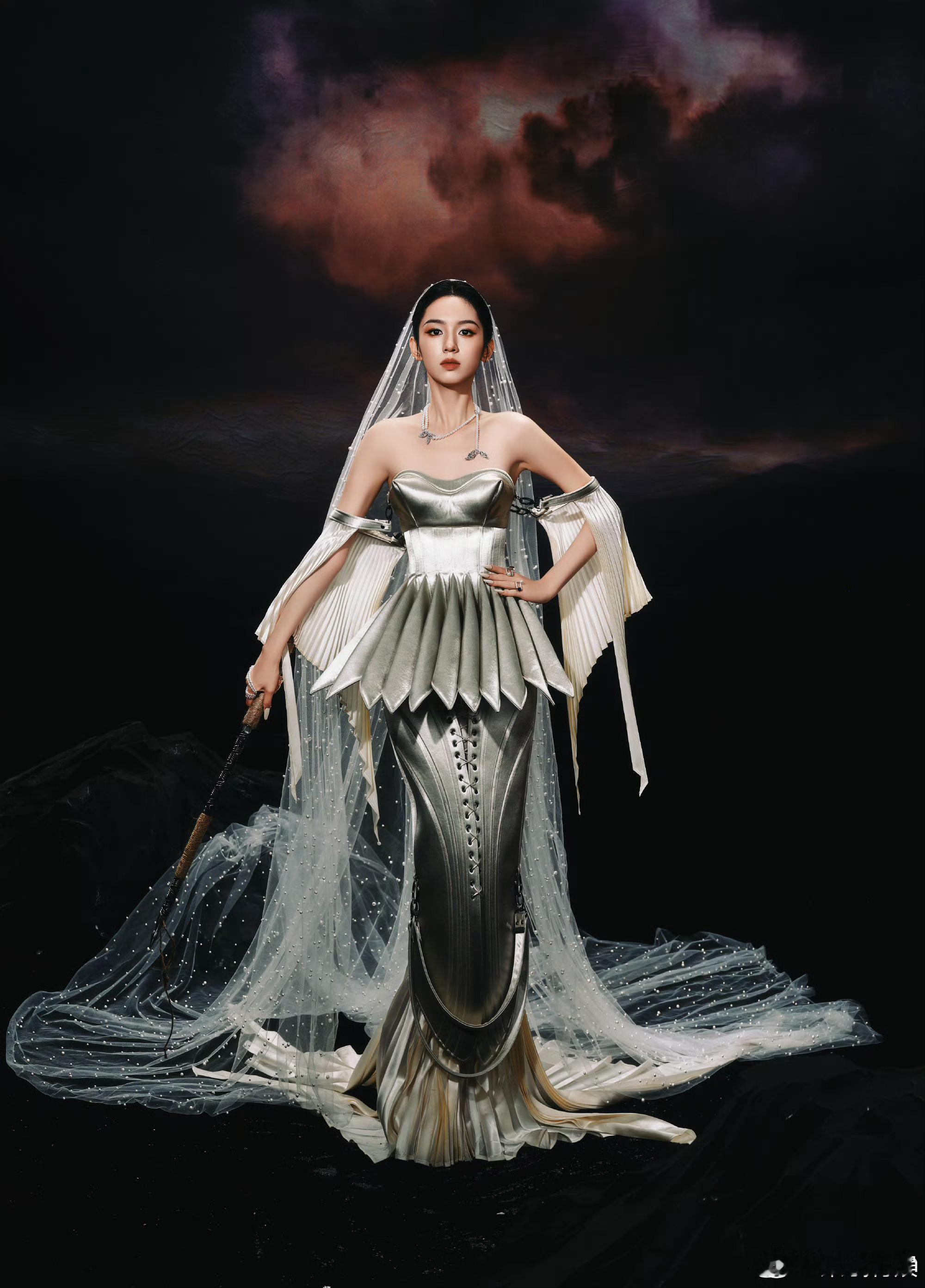 周也还记得我的名字吗周也金属银裙周也蕾丝银裙，好看，