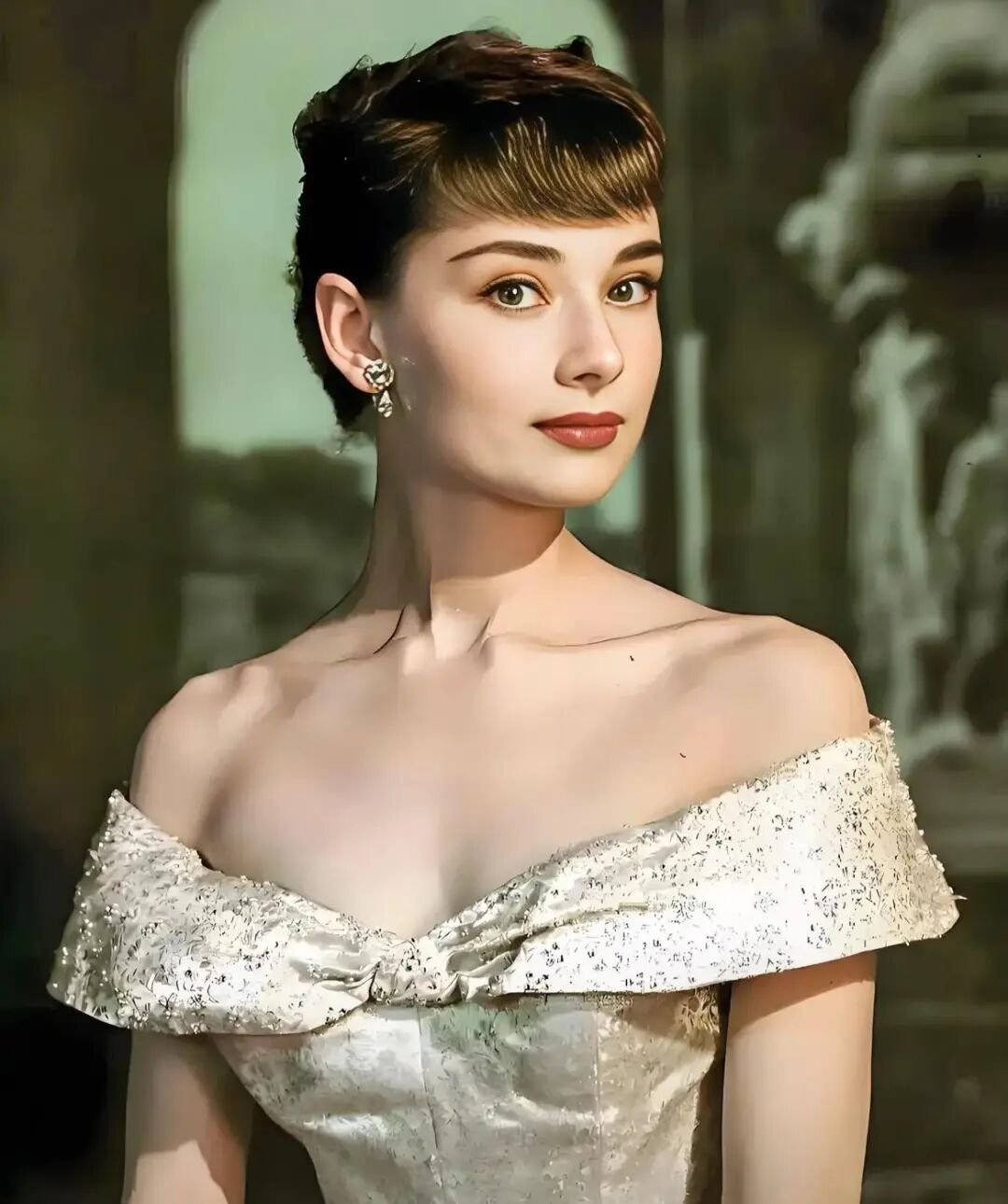 打扮哪里是简单的涂脂抹粉，分明是给自己的状态“重启回血”——把皱巴巴的心情熨平整