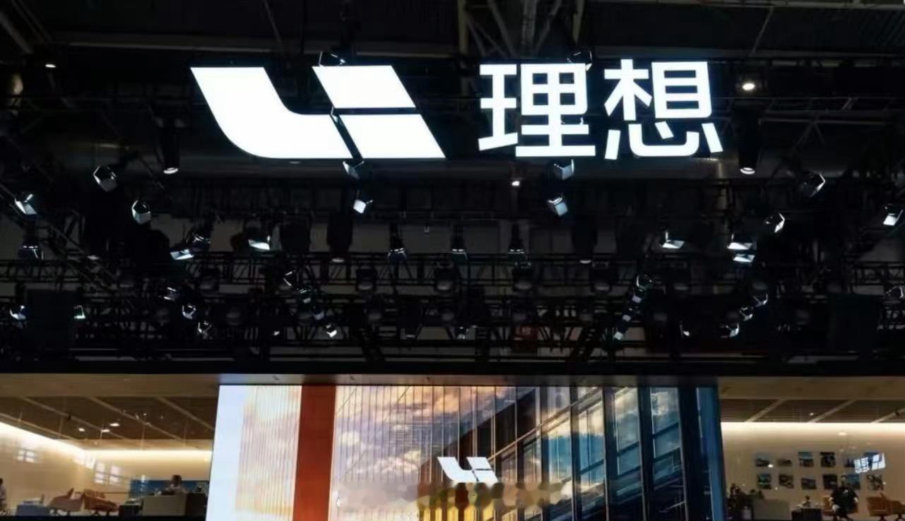 理想调整销售组织架构理想的动作相当快3月才设立的五大战区被撤销改成了总部直接管理