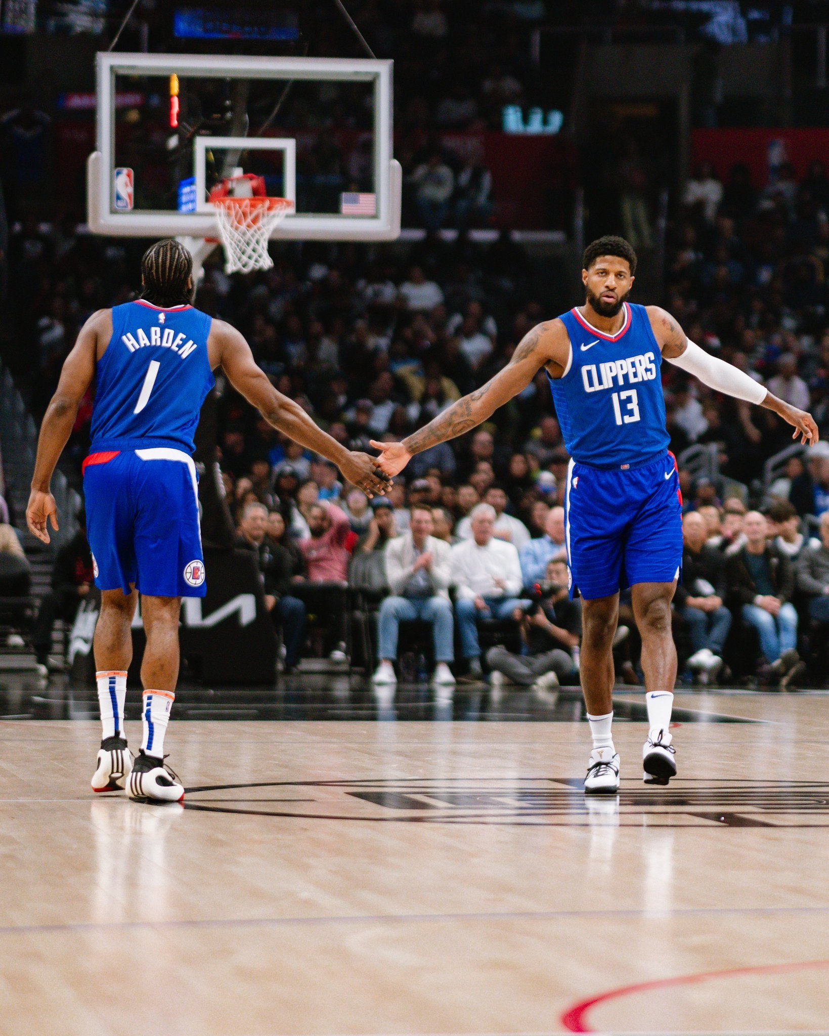 明天凌晨3点半快船vs骑士，有熬夜看球的家人吗？🙋🏻‍♂️#快船vs骑士# 