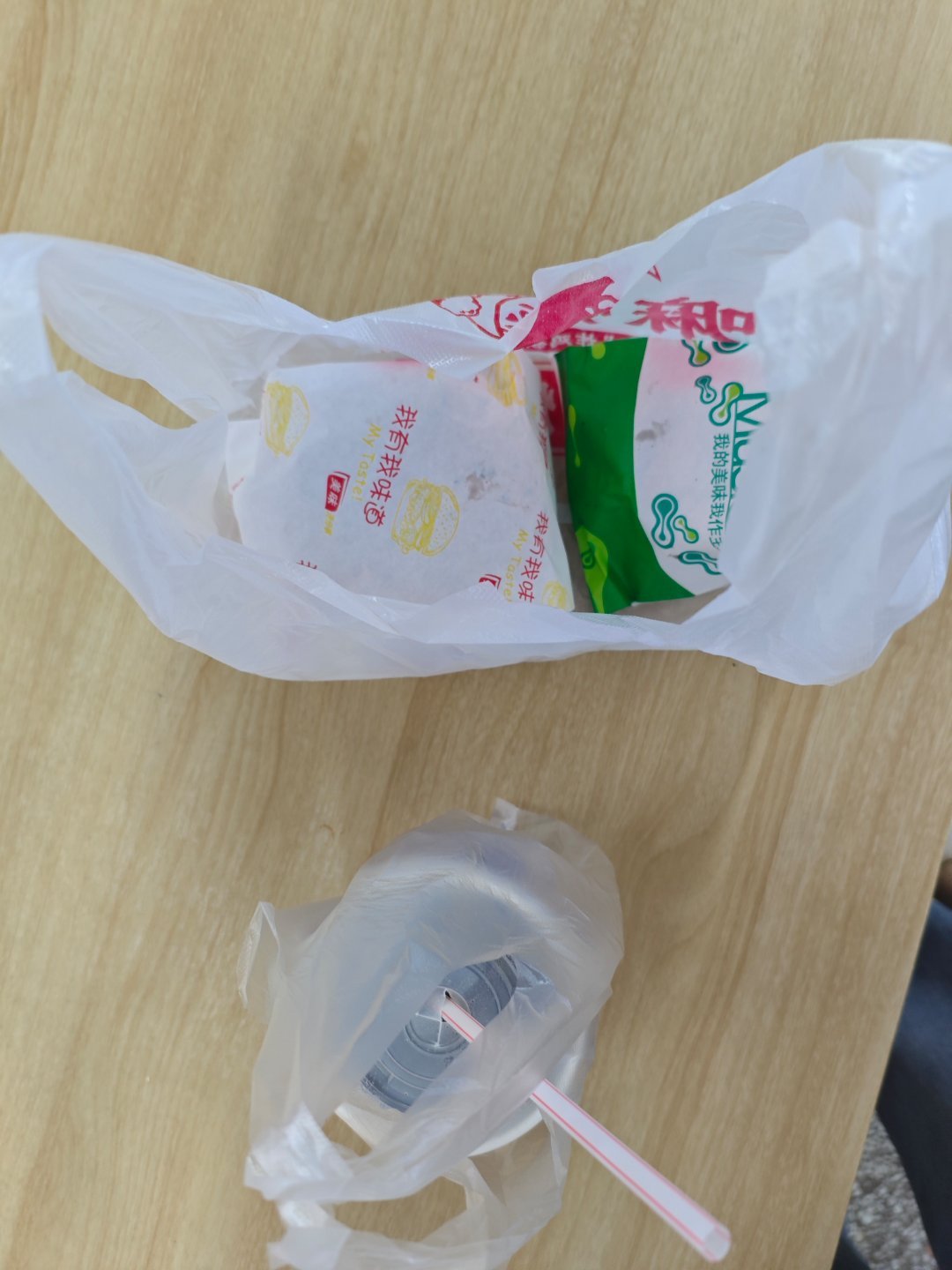 吃上了心仪的汉堡包套餐好开心，我的多巴胺回来了嘿嘿 