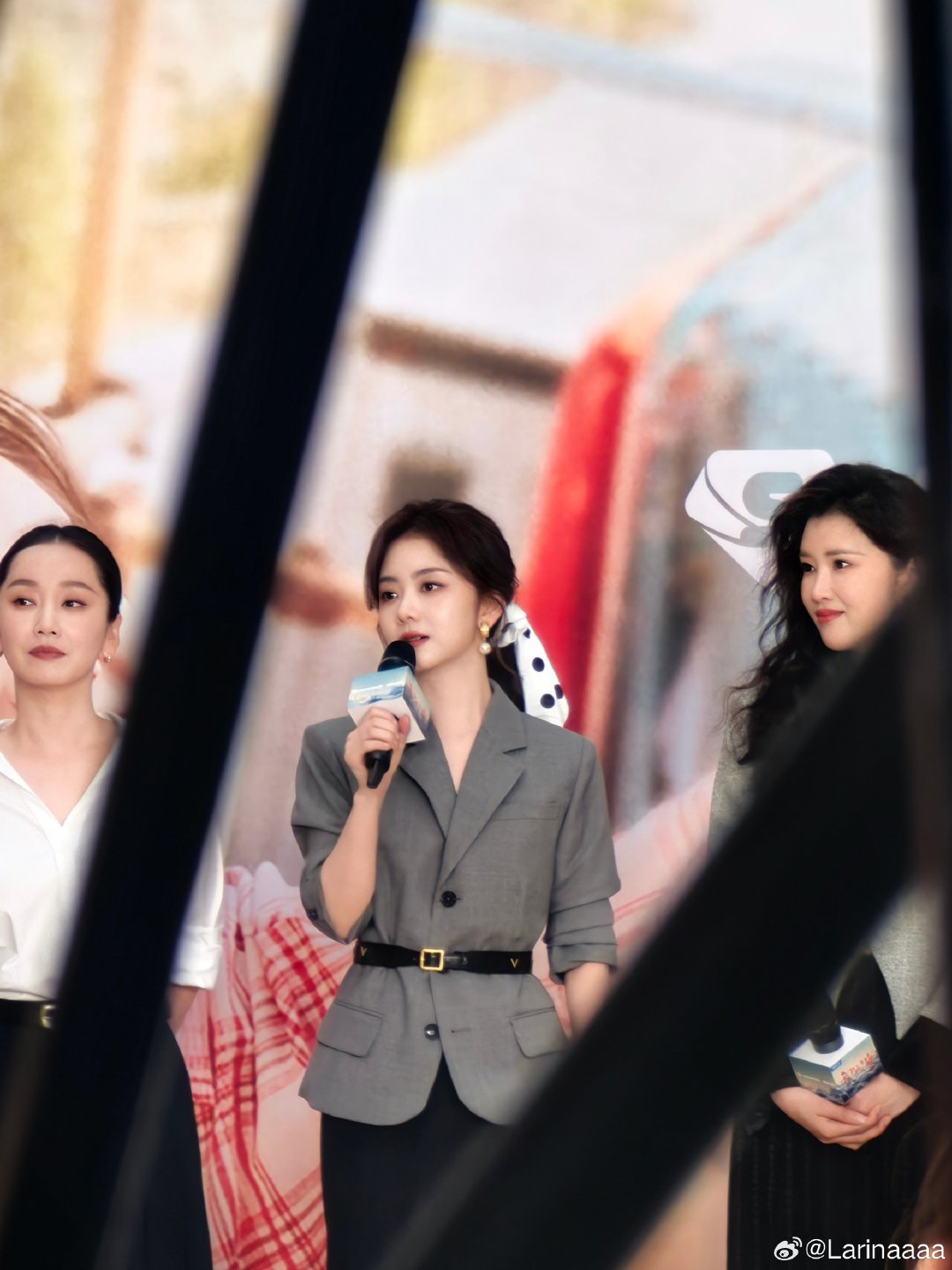 谭松韵谭松韵扫楼直拍我们婉之大人的直拍是这样权威的谭松韵我的山与海扫楼直拍