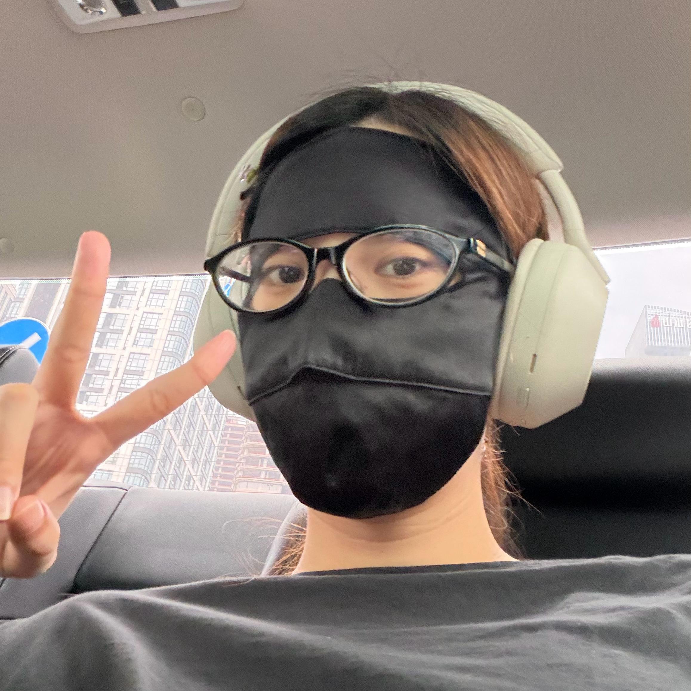 去上课了 全副武装版我妈昨天说我戒指像奶奶做缝纫的扳指(^^) 