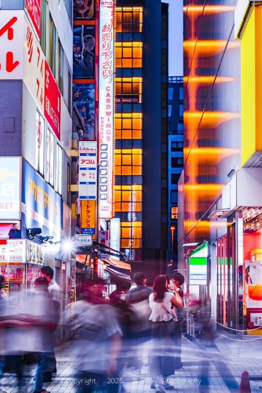秋叶原！白天一般，夜景绝啦~