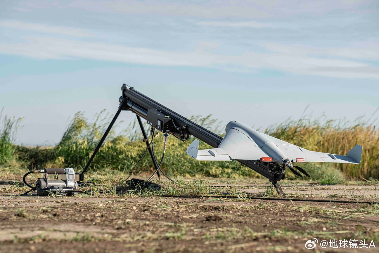 乌克兰暴力征兵画面曝光 这话题词搞得不知道的以为乌克兰征兵是第一次这么干似的。卡