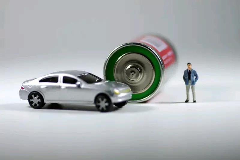 新能源汽车再也不用担心没电了。未来电池包能填充更多活性材料，结合金属锂负极，单体