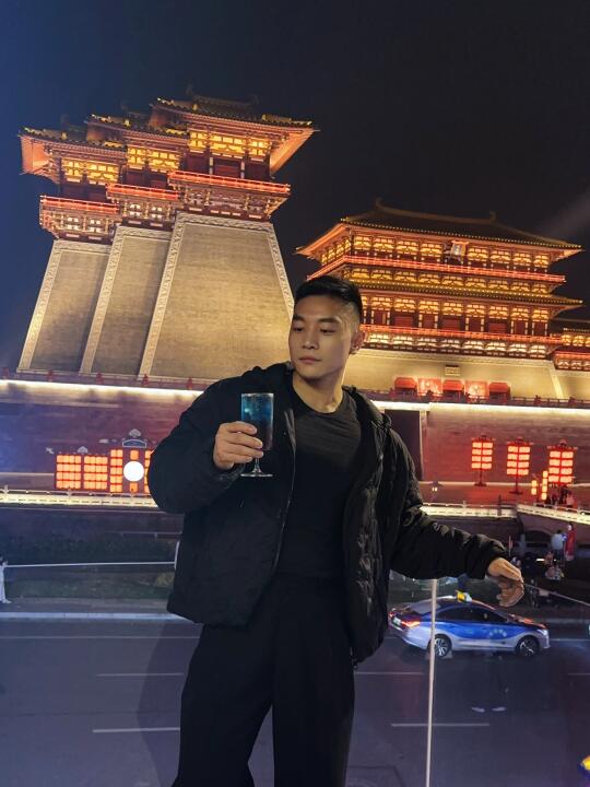 人到洛阳花似锦
