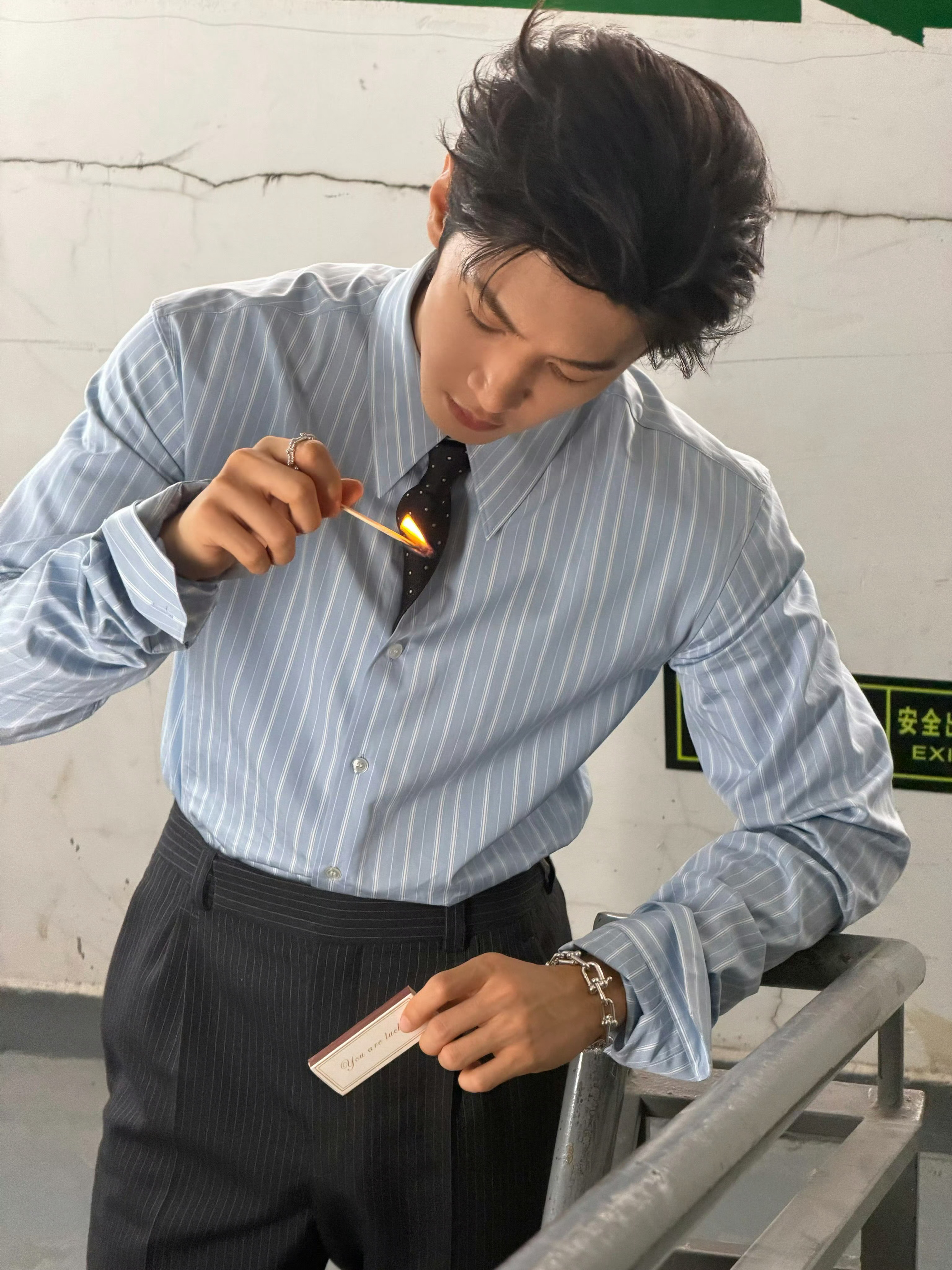 陈哲远玩火live陈哲远工作室剧宣营业live现代版英寡好帅，远子多多营业 