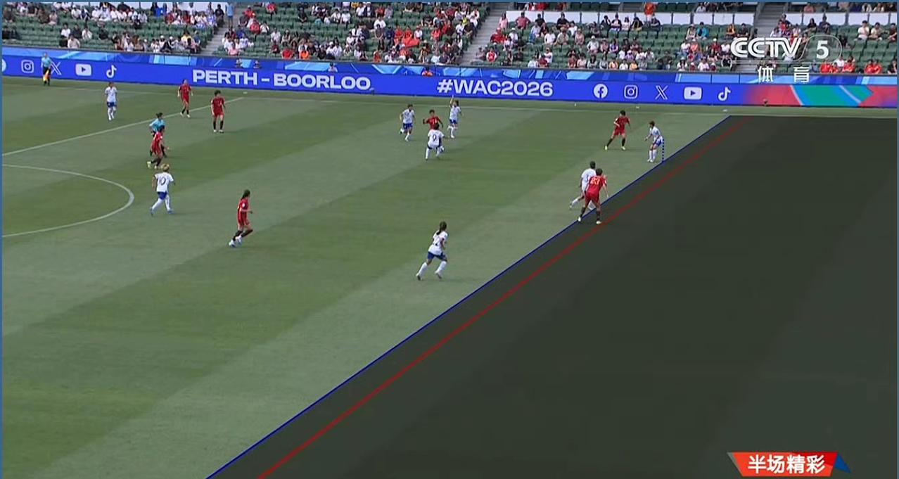 王霜进球被吹是因为邵子钦越位参与进攻，王霜一脸懵逼……
这支中国女足技术太糙了，