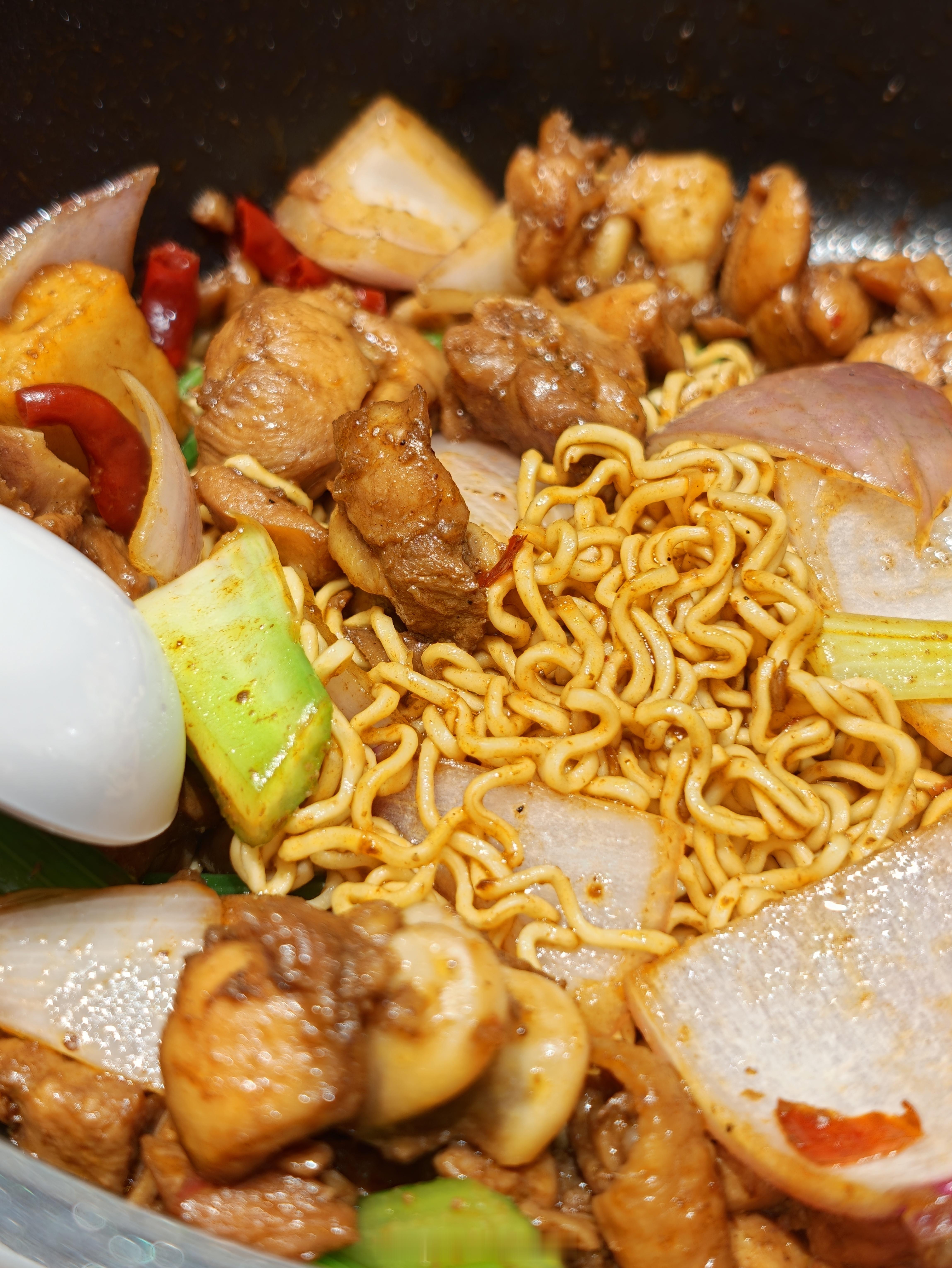 晚安朋友们，来口鸡公煲[笑而不语] ​​​