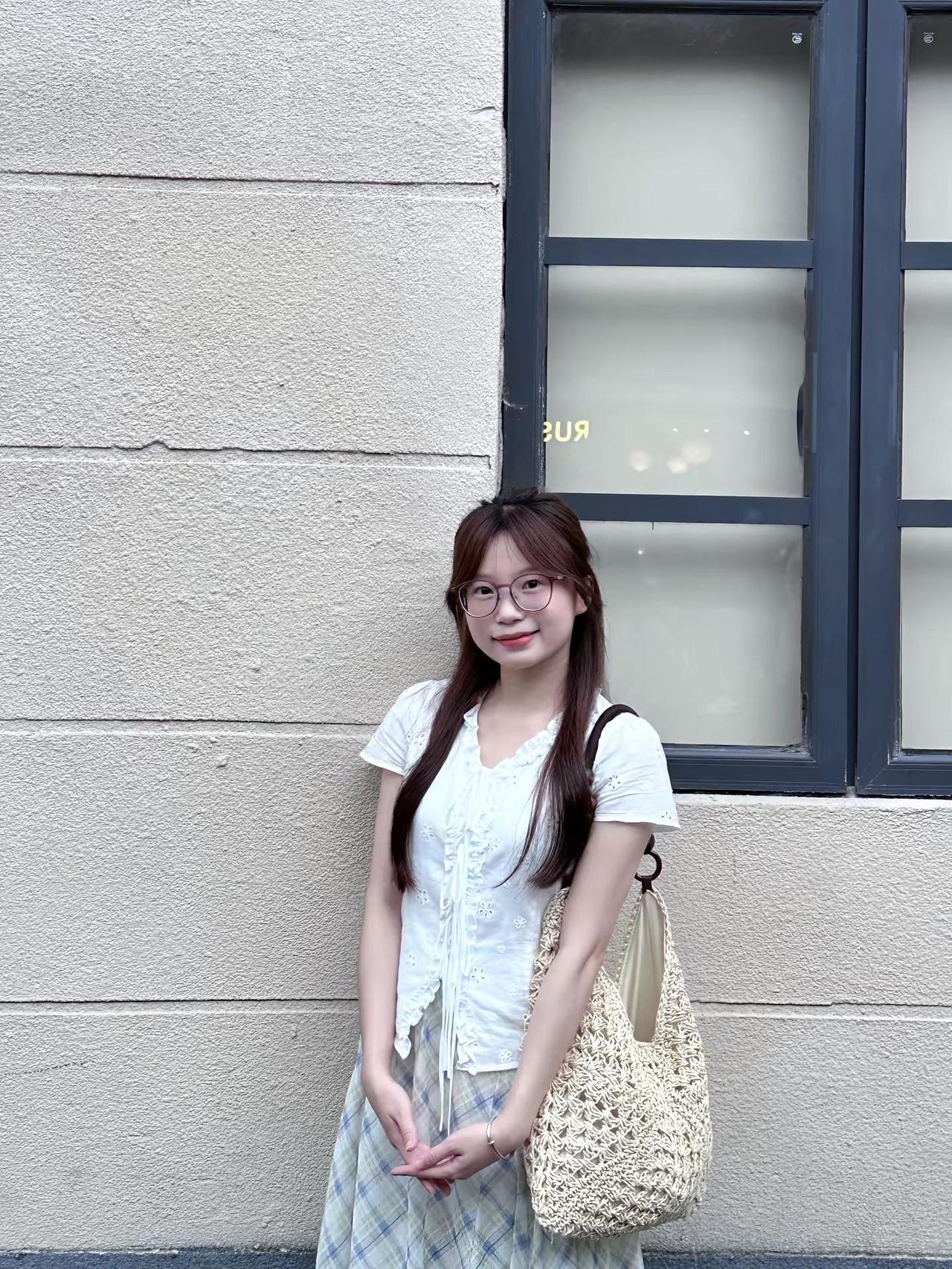 147小个子 夏天出游穿搭✅。拍照瞬间变成永恒 甜妹花海随拍 花丛少女心事