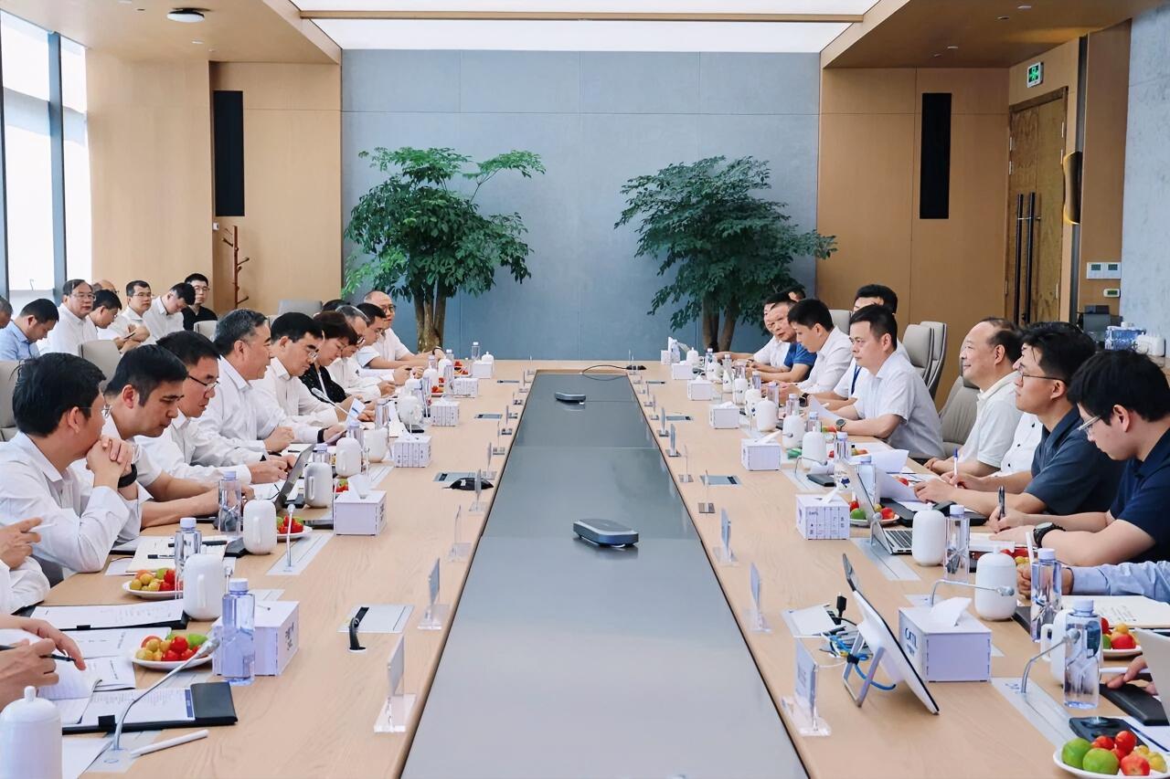8月6日，中交集团党委书记、董事长宋海良在福建宁德与宁德时代新能源科技股份有限公