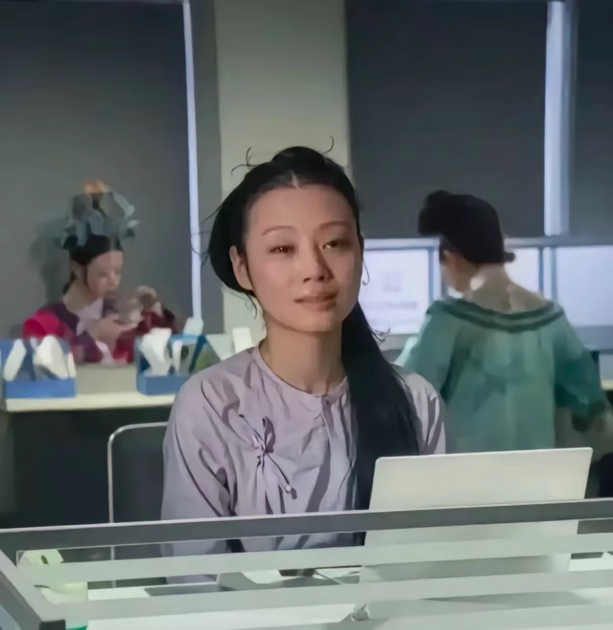 每天就这样坐在工位上…每个器官都十几万合在一起 月薪几千套餐就是便宜 呵呵🤭 
