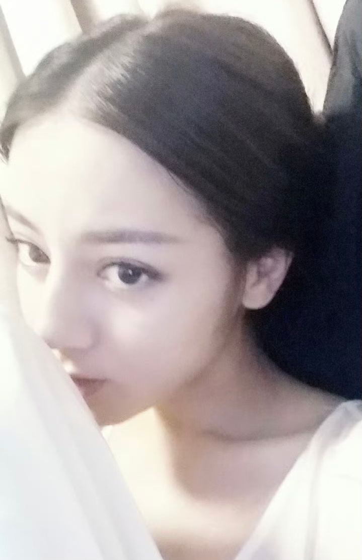 迪丽热巴早期自拍 ​​​