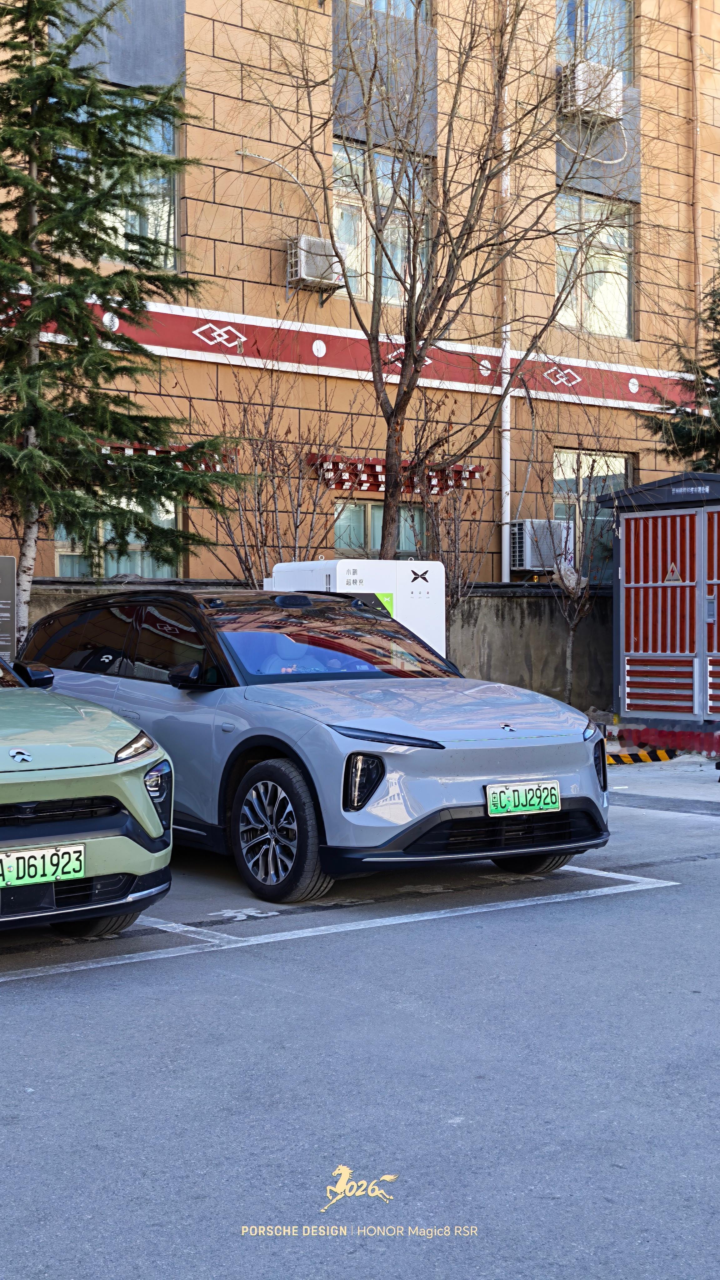 还记得香格里拉这个充电枢纽不，每个品牌用户乖乖的对应在自家充电站，不跑友商充，很