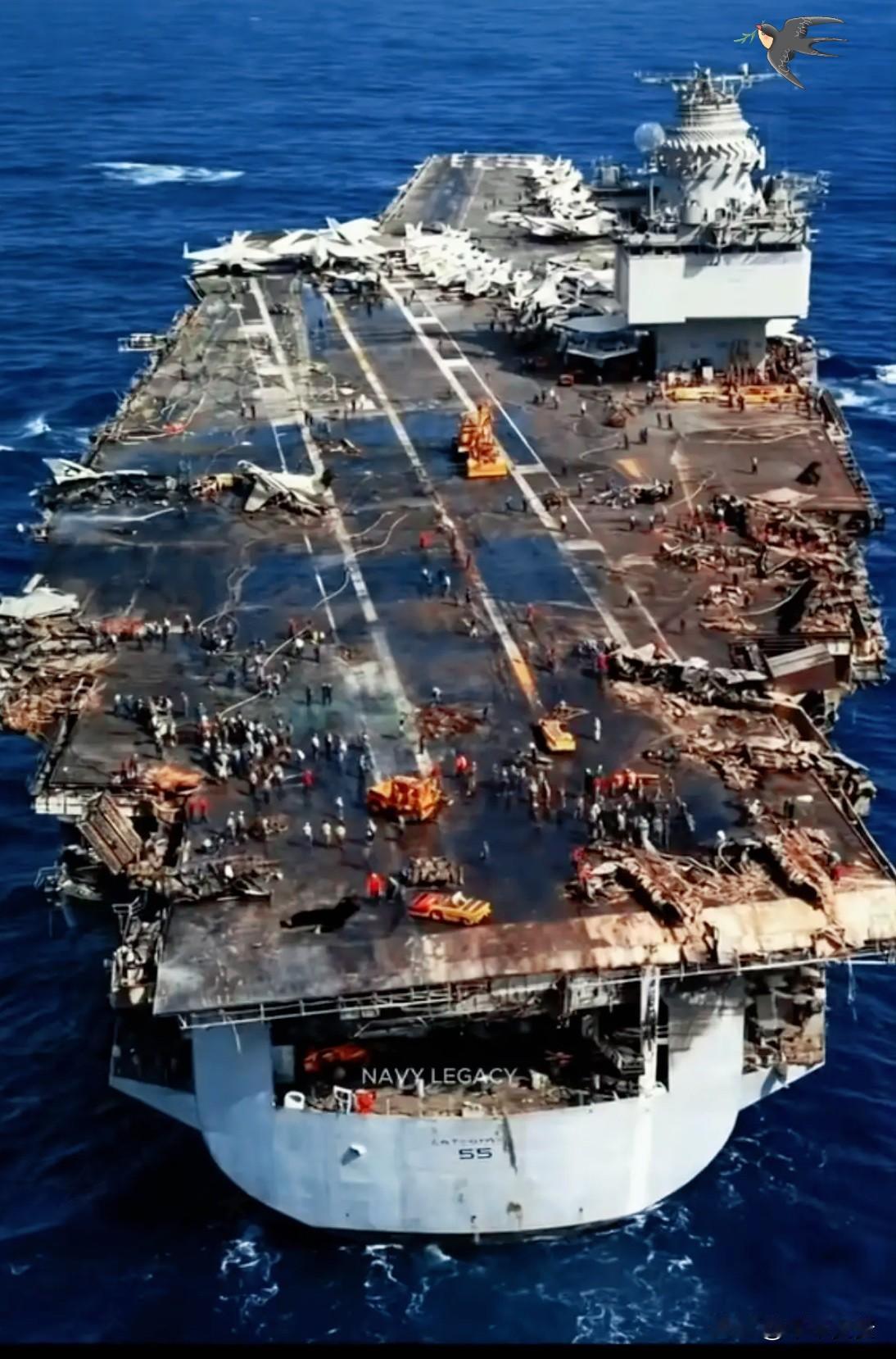 美军彻底绷不住了！

福特号航母海上趴窝、大火连烧30小时，600名士兵睡地板，