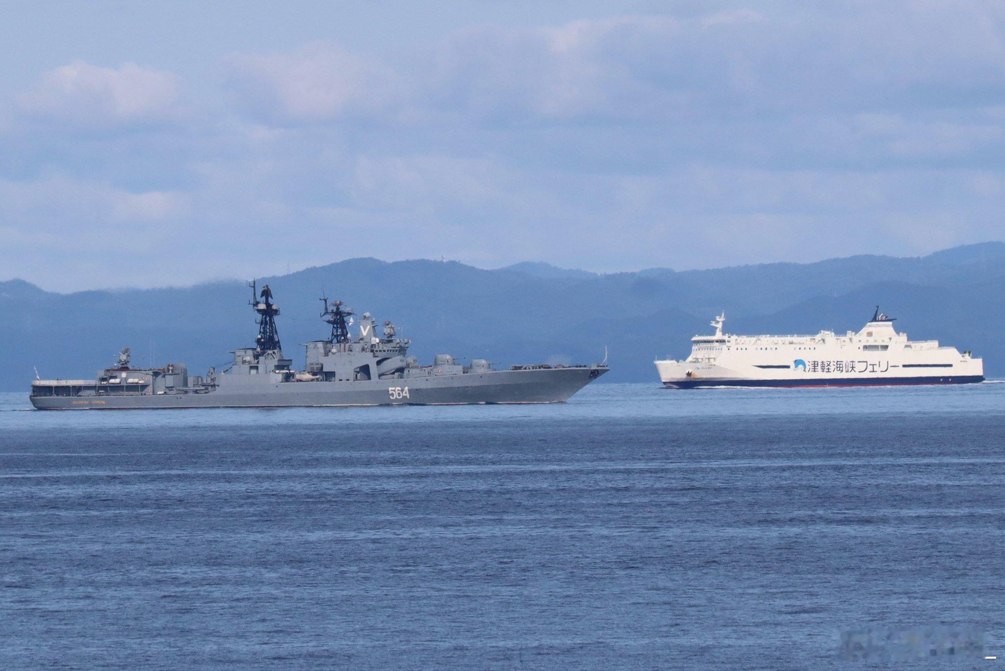 俄太平洋舰队无畏级编队前天（12日）驶过津轻海峡，前往东南亚执行亚太部署任务。编