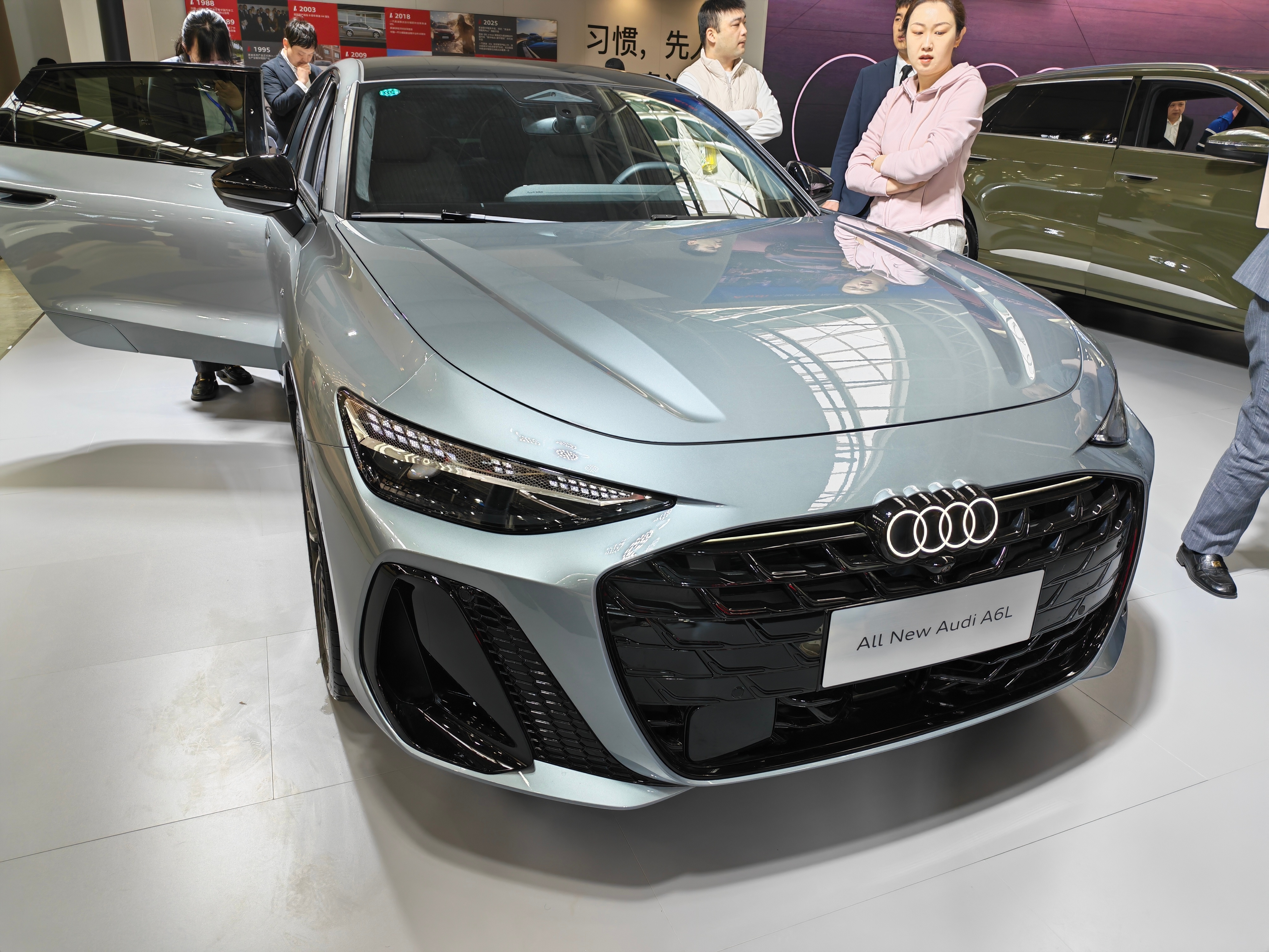 今天在2026烟台车展看到全新一代C9，实车很好看，内饰样式也非常前卫，老少皆宜