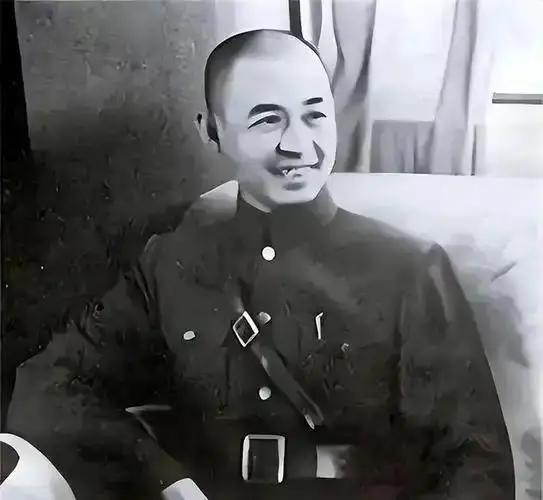 张自忠身边有个好战士叫马孝堂，命特别硬。抗战时脖子挨了一刀，伤口非常恐怖，中刀后