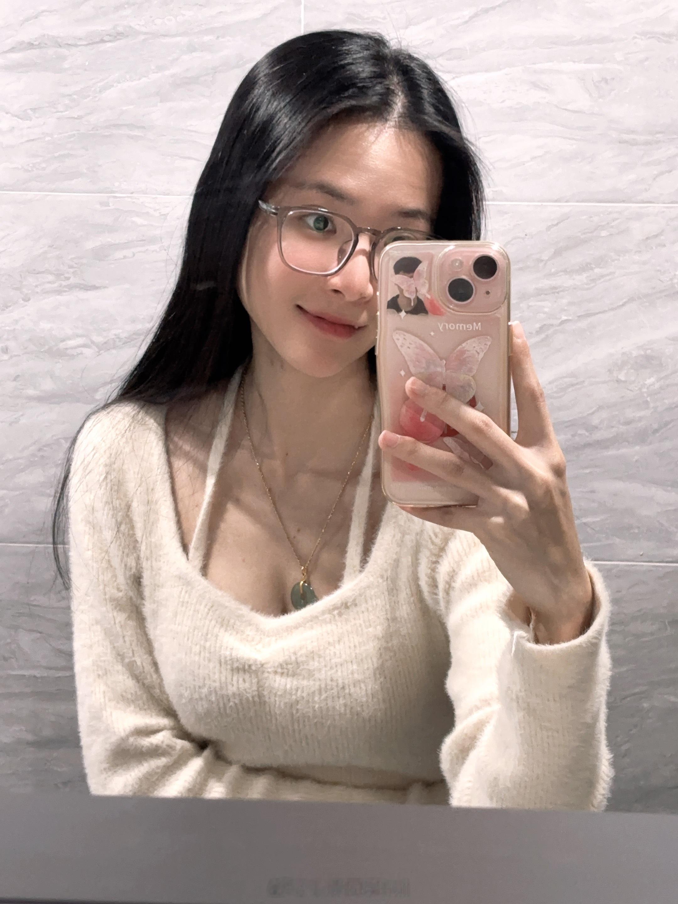 阳光明媚little girl是被夸夸的一天一身白白的我➕我最爱的丝袜and b