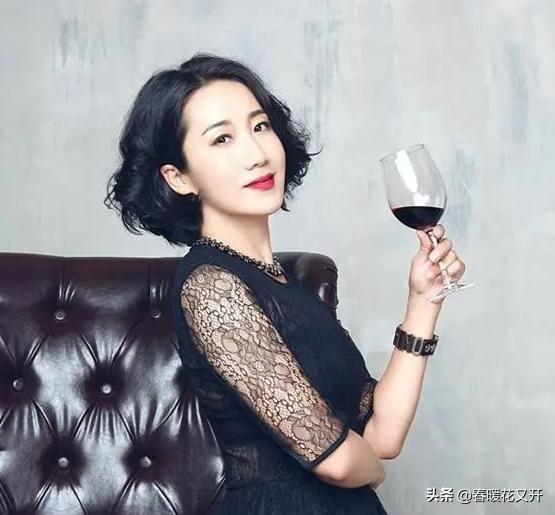 重刷《无悔追踪》，在这部30年前的戏里，竟发现了《主角》中演易来弟妈妈的郭虹。