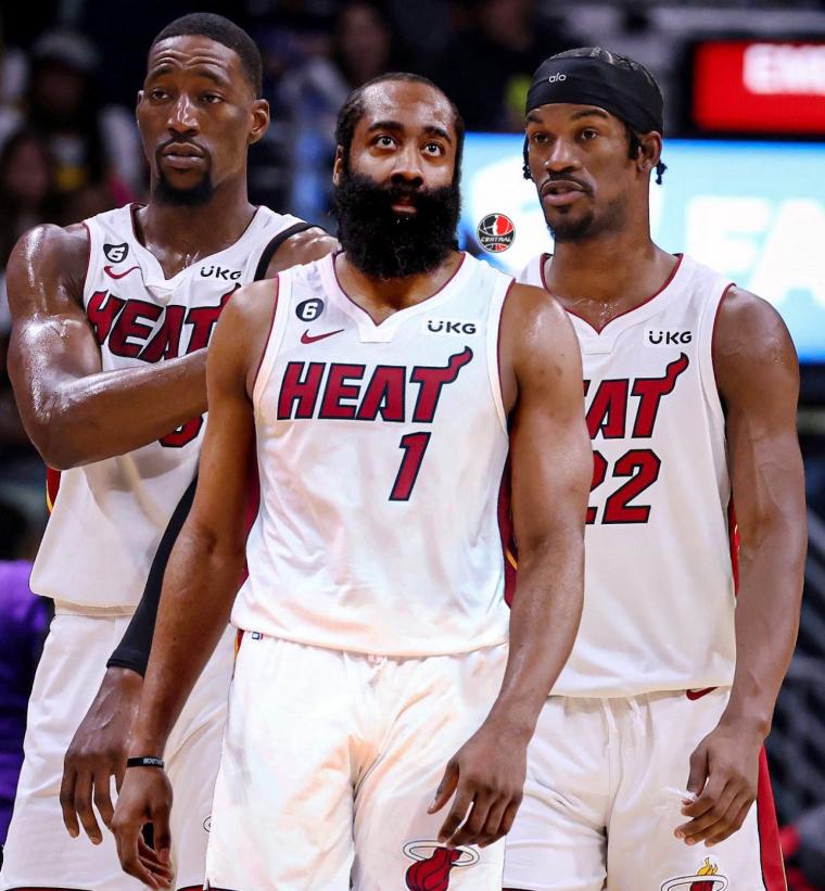 2020年，哈登想离开火箭，热火是他的下家之一，只可惜，当时帕特莱利为了留下希罗