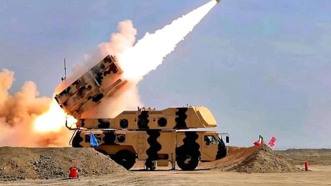 阿联酋与美军的军事合作与美以联动，并开放军事基地，阿联酋允许美军使用载夫拉空军基