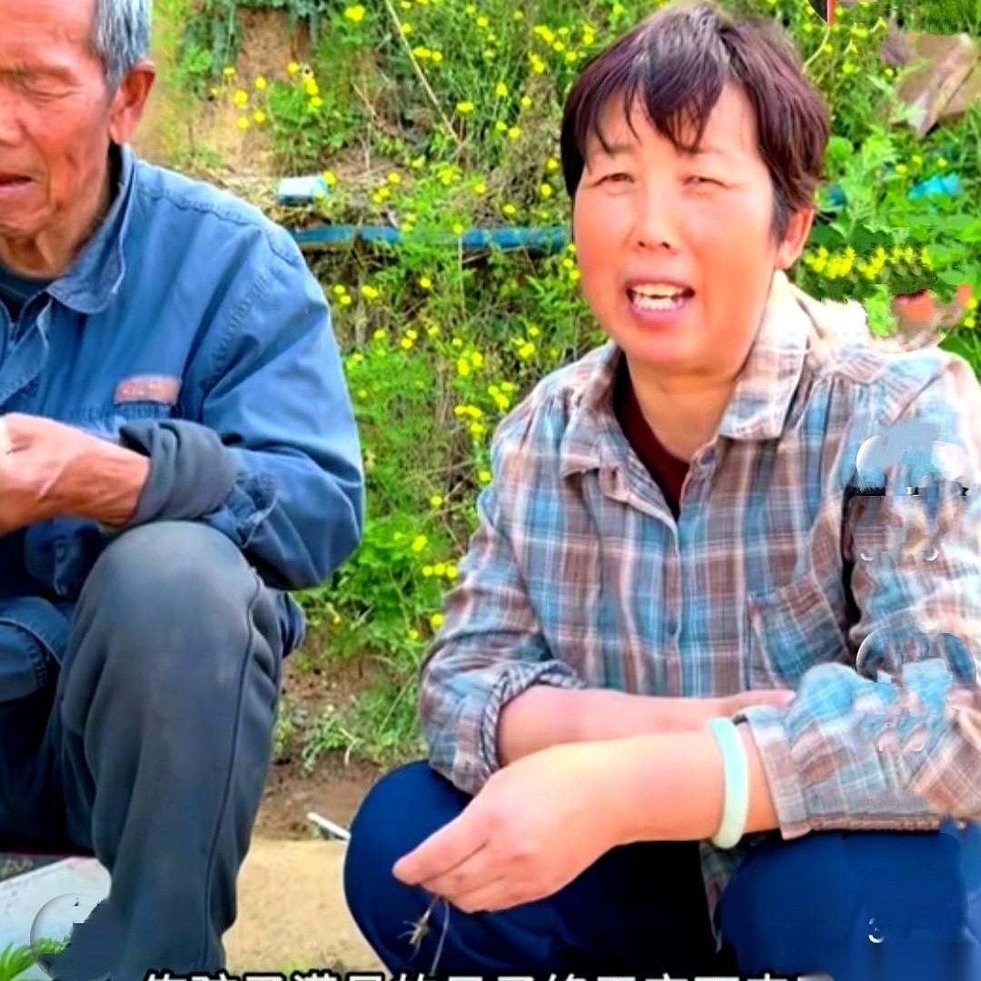 “满月宴，定在5月6号。”
傻大妮这边话音刚落，底下评论区直接炸了锅。
五一好几