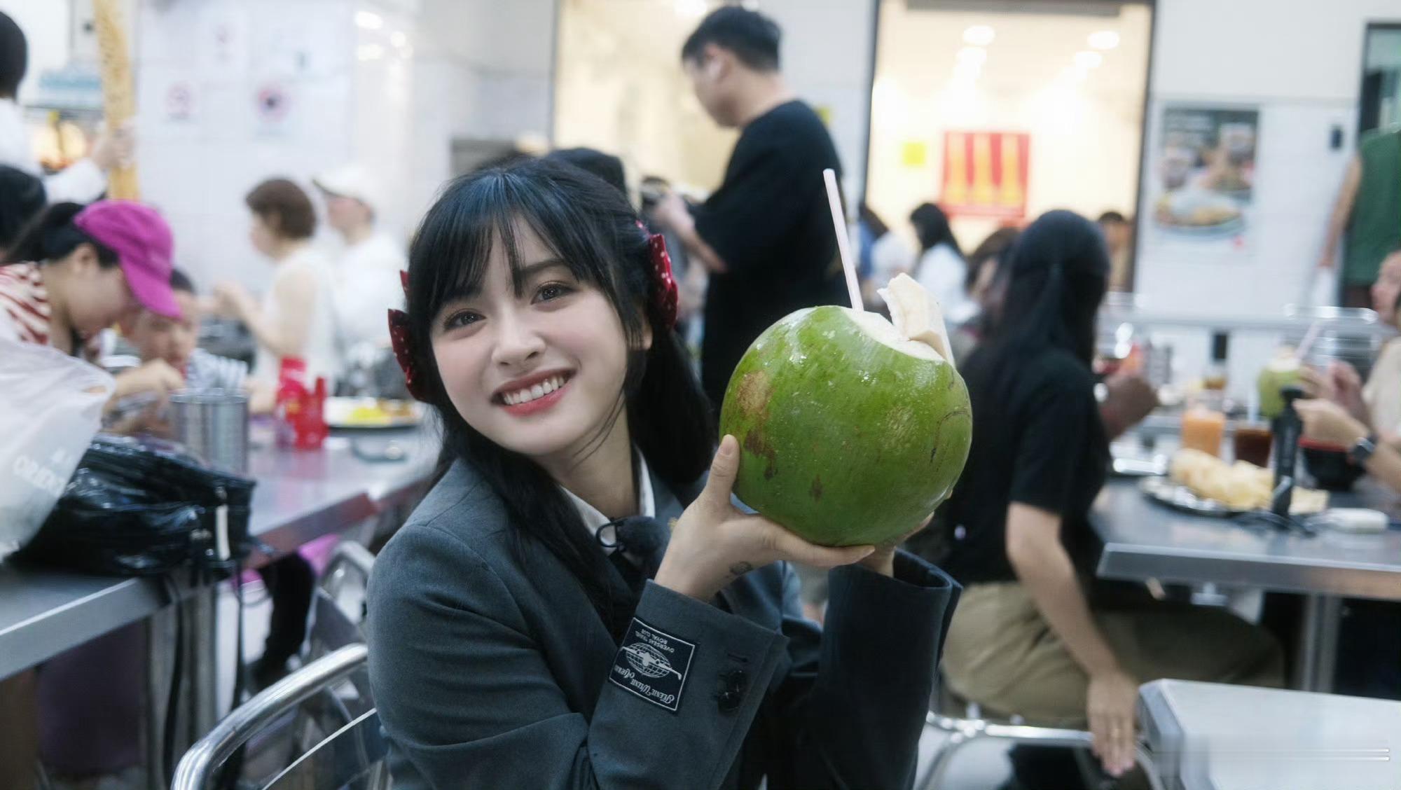 沈月甜妹双马尾 左千黛闪现！所以什么时候可以看到我们《开画少女漫》播出啊[抓狂]