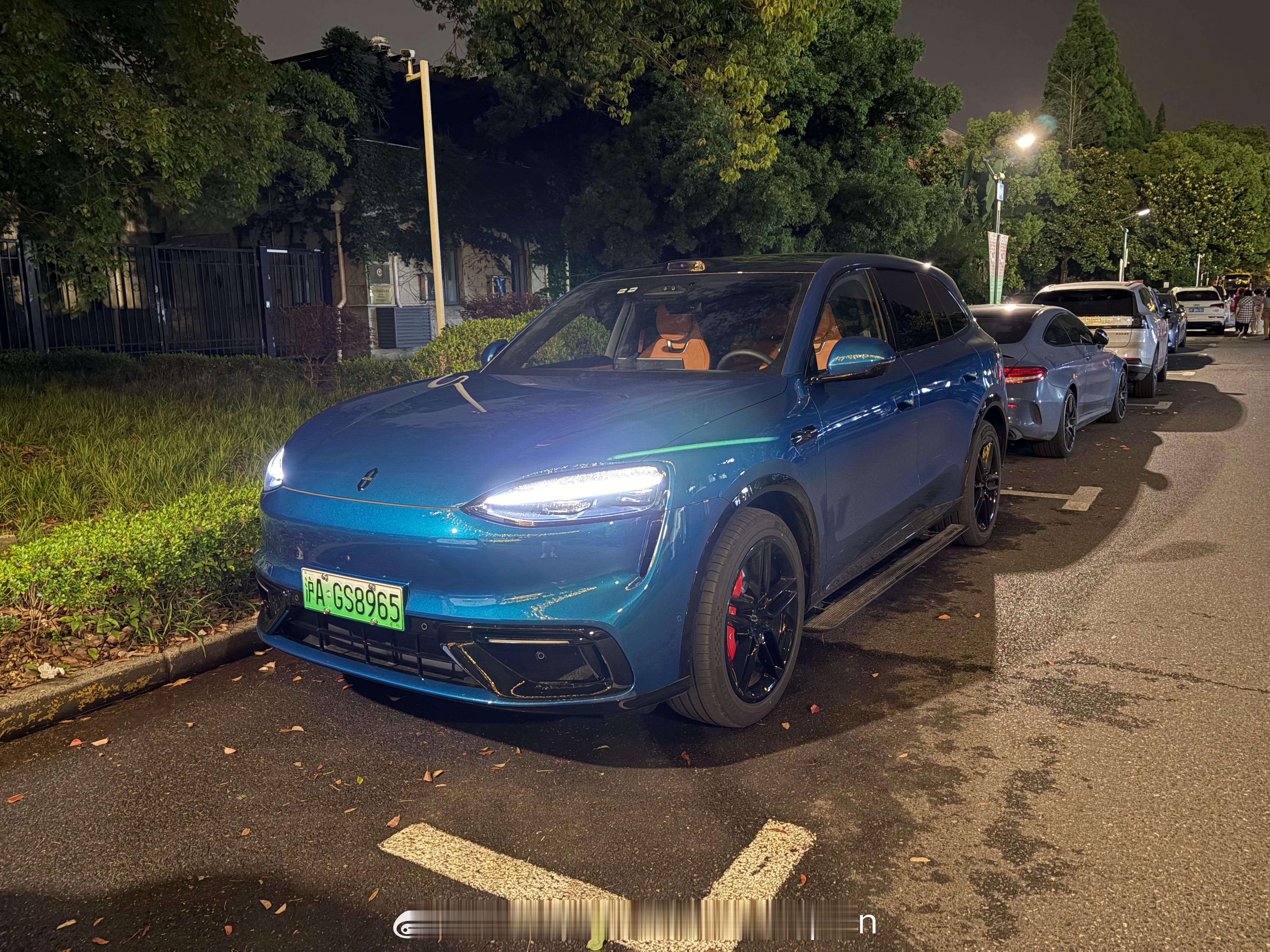 最近试驾了一下问界M6有一说一现在的智驾已经越来越成熟在一些实用的细节部分手机蓝
