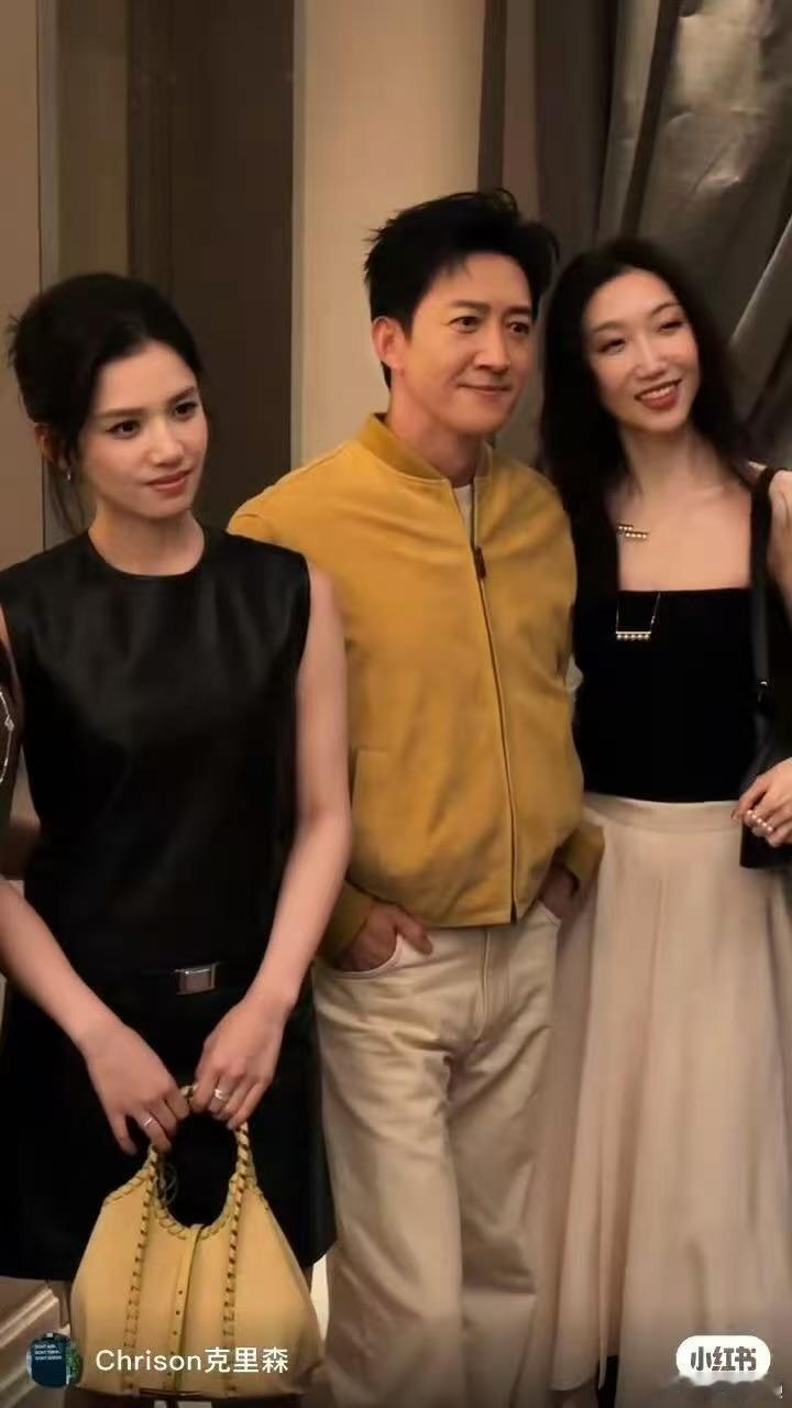 张婧仪王阳晚宴同框张婧仪澳门晚宴路透张婧仪王阳晚宴同框，可以可以，