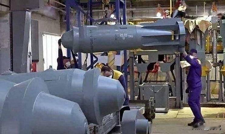 为应对美国的经济与军事施压，尤其是在特朗普即将打出“战斧巡航导弹”这张牌时，俄罗